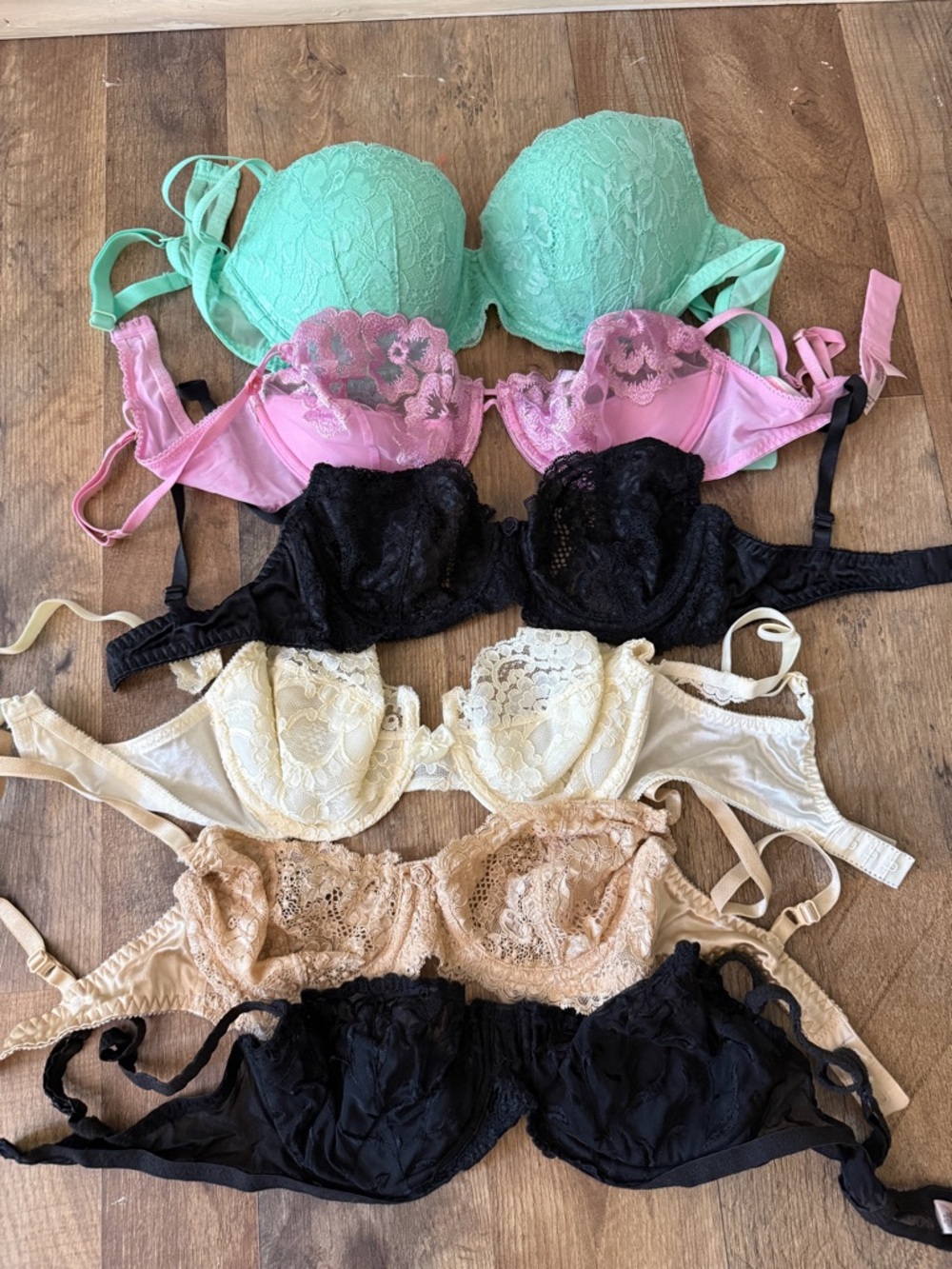 Victoria's Secret BRA BUNDLE lace Underwire Set Mint, Pink, Black, Cream, Tan
